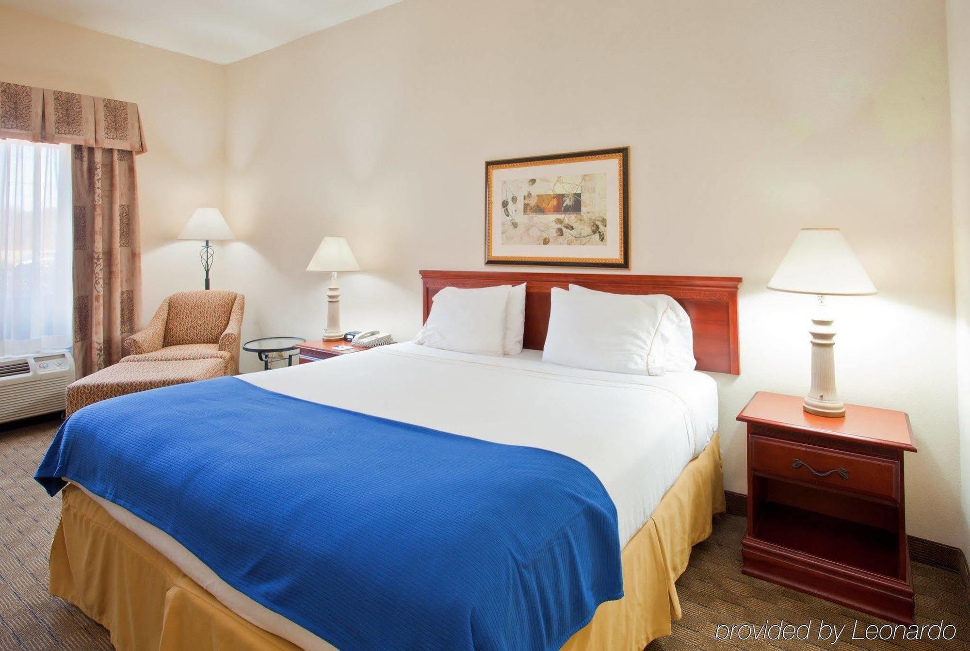 Baymont By Wyndham Bessemer Room photo